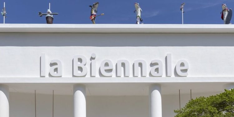 Cosima von Bonin. The entrance to the Biennale Arte 2022 (photo: Roberto Marossi. Courtesy: La Biennale di Venezia)